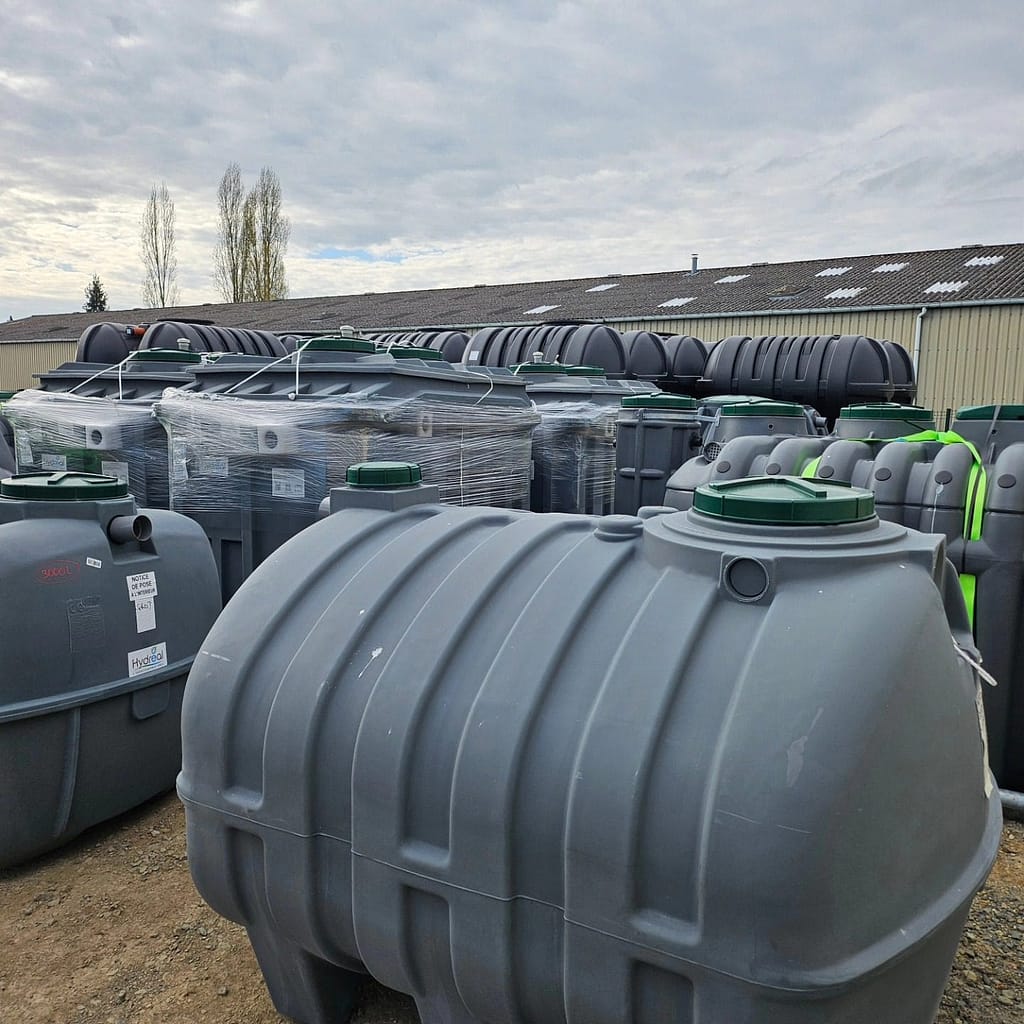 Cuve de stockage d'eau de pluie hors sol ou enterrée